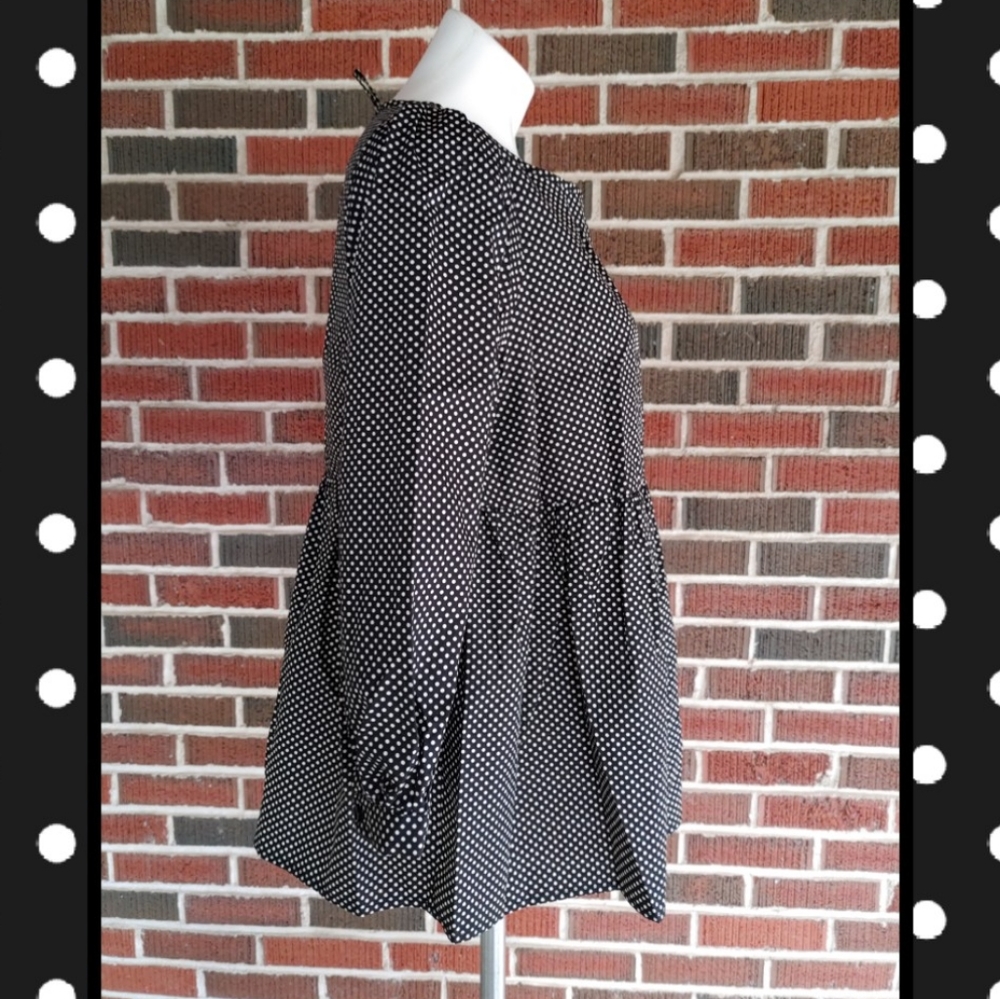 ⚫WHO WHAT WEAR Polka Dot Top⚫ - Picture 3 of 4